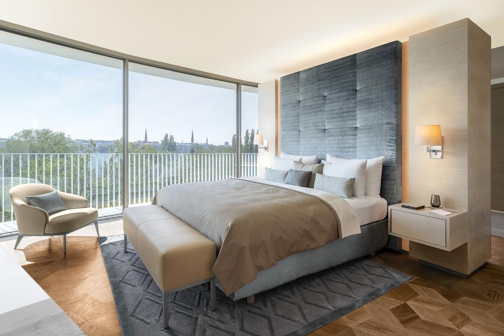 เดอะ ฟงต์แน Hotel ฮัมบูร์ก ภายนอก รูปภาพ A bedroom at The London West Hollywood