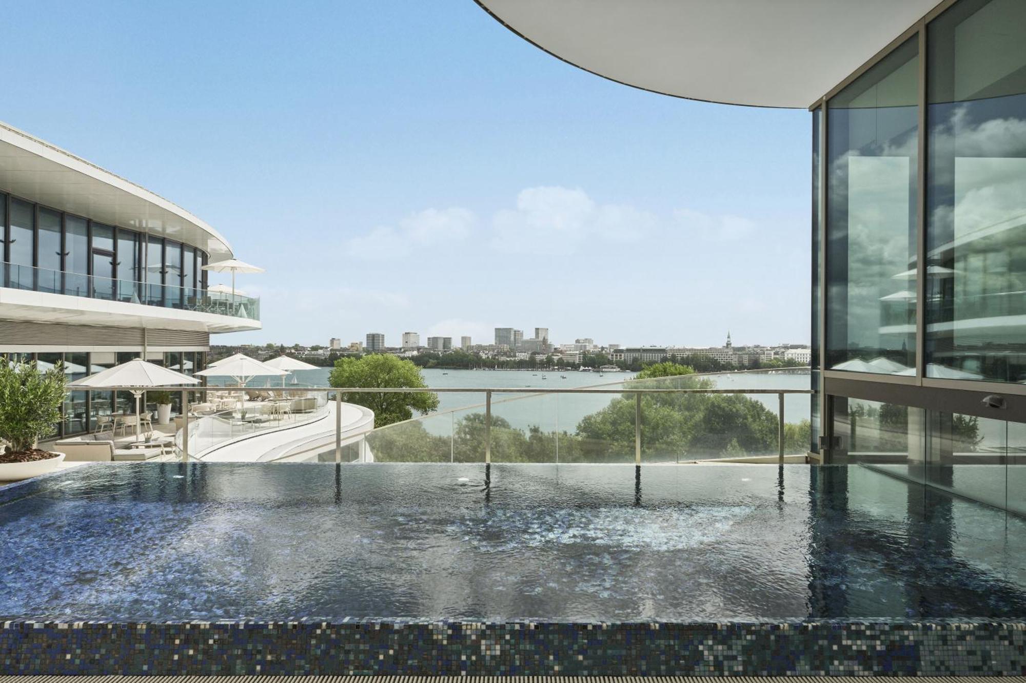 เดอะ ฟงต์แน Hotel ฮัมบูร์ก ภายนอก รูปภาพ The pool at the W Brisbane