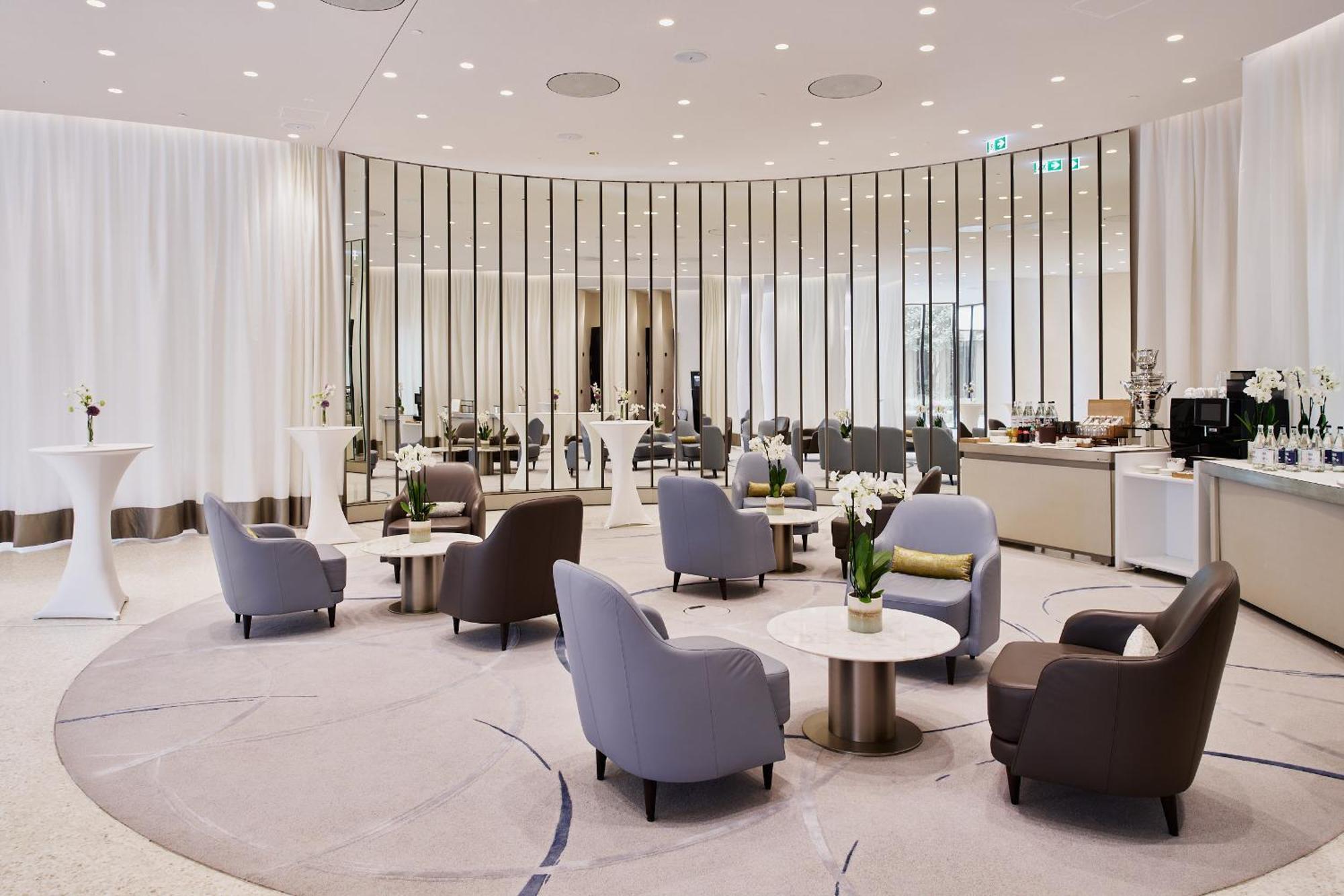 เดอะ ฟงต์แน Hotel ฮัมบูร์ก ภายนอก รูปภาพ The lounge at the airport